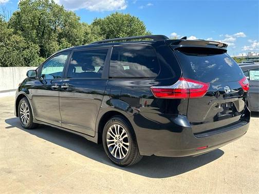 2020 Toyota Sienna XLE