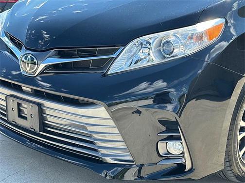 2020 Toyota Sienna XLE