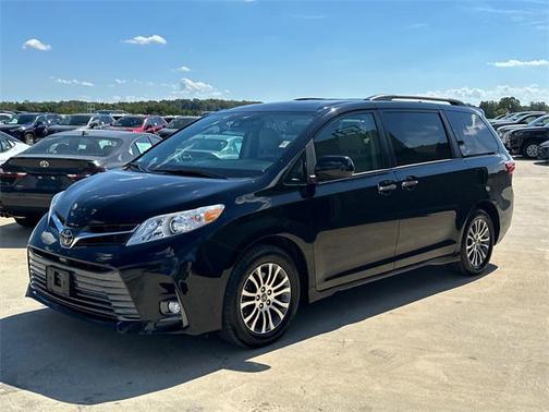 2020 Toyota Sienna XLE