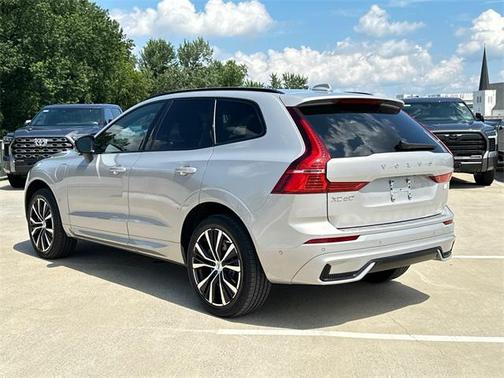 2023 Volvo XC60 Recharge Plug-In Hybrid T8 Ultimate Dark Theme