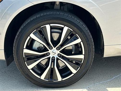 2023 Volvo XC60 Recharge Plug-In Hybrid T8 Ultimate Dark Theme