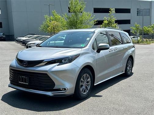 2024 Toyota Sienna XLE 7 Passenger