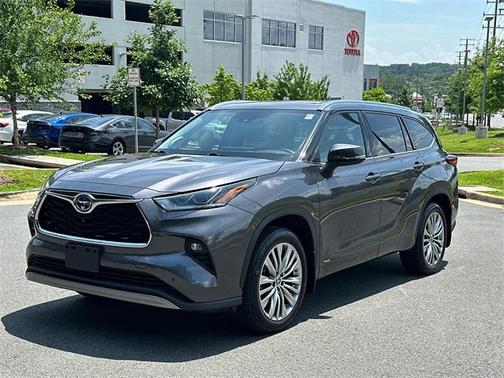 2022 Toyota Highlander Hybrid Platinum