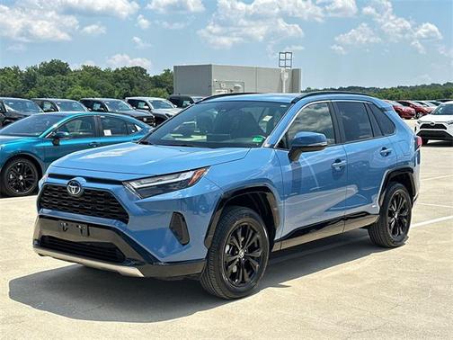 2022 Toyota RAV4 Hybrid SE