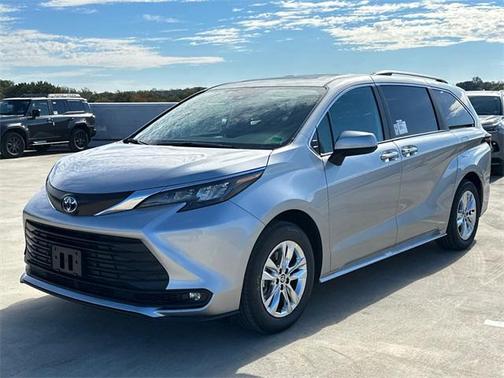 2025 Toyota Sienna XLE 7 Passenger