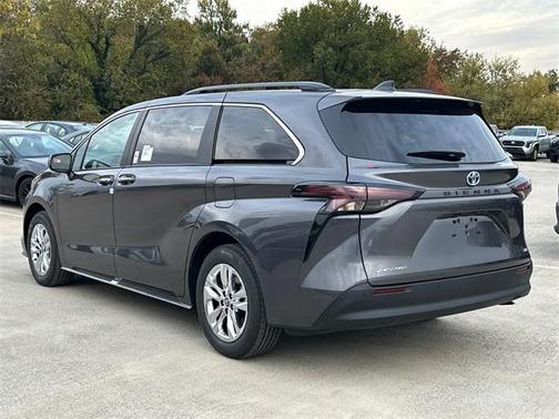 2025 Toyota Sienna XLE 7 Passenger