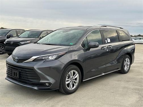 2025 Toyota Sienna XLE 7 Passenger