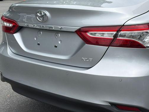 Celestial Silver Metallic 2018 Toyota Camry XLE