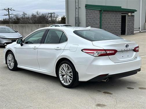 2020 Toyota Camry Hybrid XLE