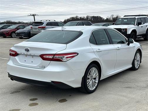 2020 Toyota Camry Hybrid XLE