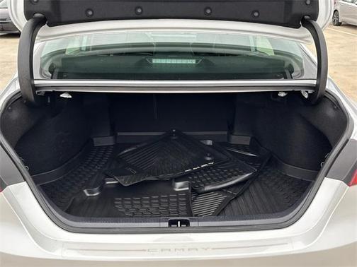 2020 Toyota Camry Hybrid XLE