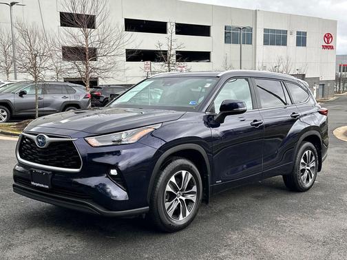 2024 Toyota Highlander Hybrid XLE