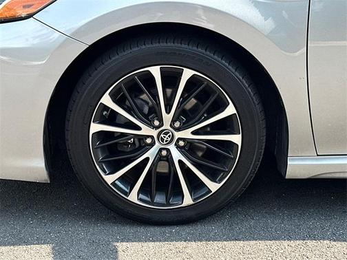 2019 Toyota Camry Hybrid XLE