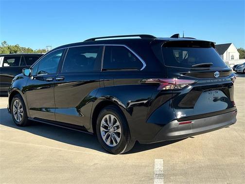 2024 Toyota Sienna XLE 7 Passenger