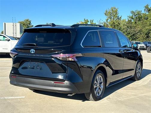 2024 Toyota Sienna XLE 7 Passenger