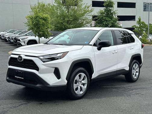 Ice 2025 Toyota RAV4 LE