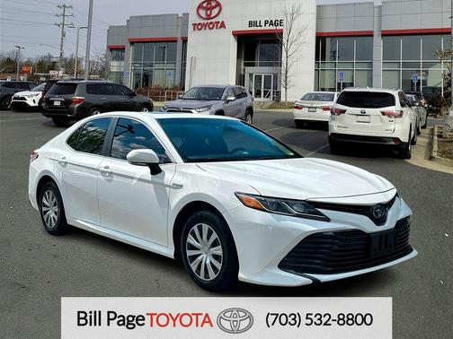 Super White 2018 Toyota Camry Hybrid LE
