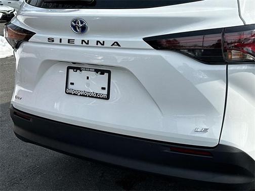 2025 Toyota Sienna LE