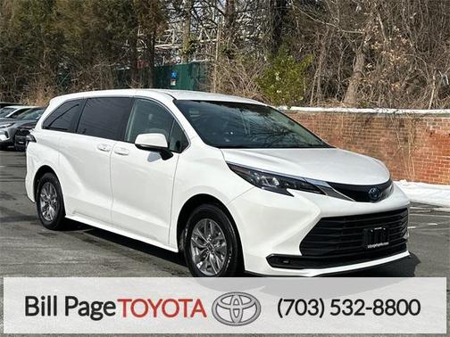 2025 Toyota Sienna LE