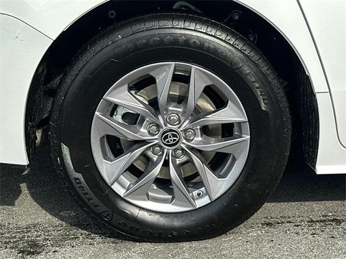 2025 Toyota Sienna LE