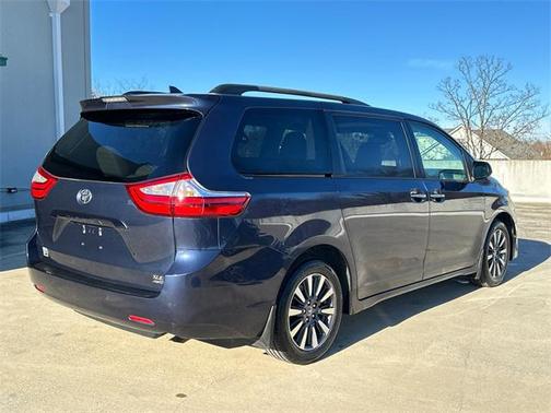 2018 Toyota Sienna XLE