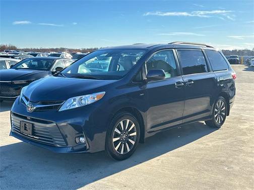 2018 Toyota Sienna XLE