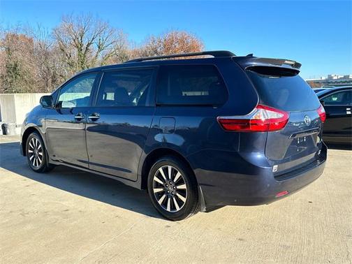 2018 Toyota Sienna XLE