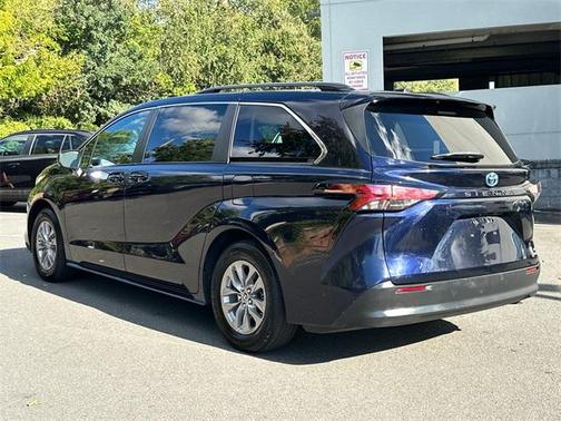 2022 Toyota Sienna LE