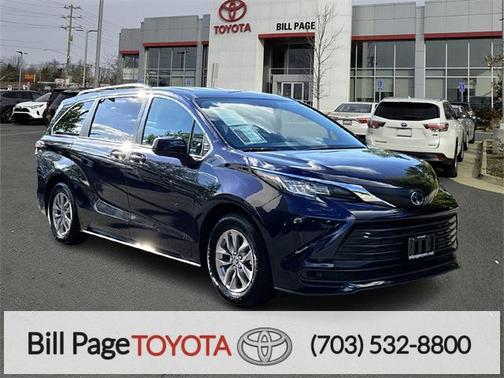 2022 Toyota Sienna LE