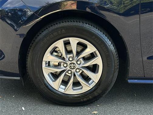 2022 Toyota Sienna LE