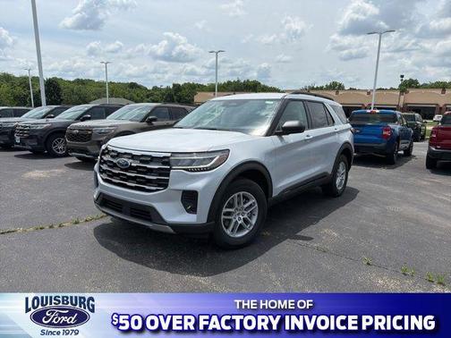 Space White Metallic 2026 Ford Explorer Active