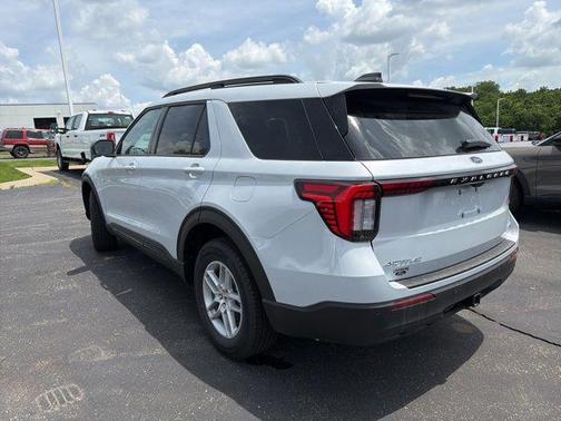 Space White Metallic 2026 Ford Explorer Active