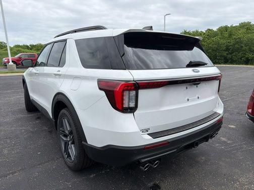 Star White Metallic Tri-Coat 2026 Ford Explorer ST