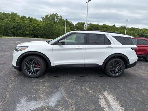 Star White Metallic Tri-Coat 2026 Ford Explorer ST