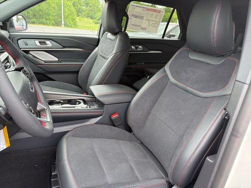 Star White Metallic Tri-Coat 2026 Ford Explorer ST