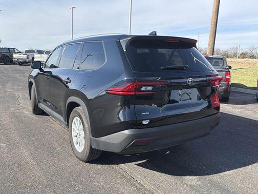 2025 Toyota Highlander LE