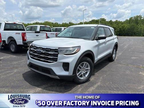 Space White Metallic 2026 Ford Explorer Active