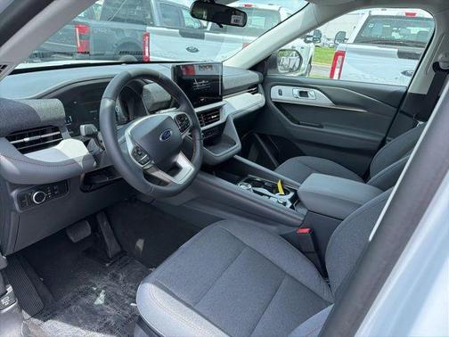 Space White Metallic 2026 Ford Explorer Active