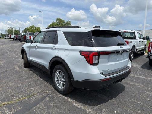 Space White Metallic 2026 Ford Explorer Active