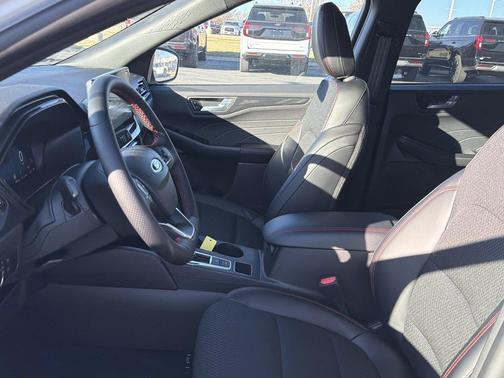 2026 Ford Escape ST-Line Elite