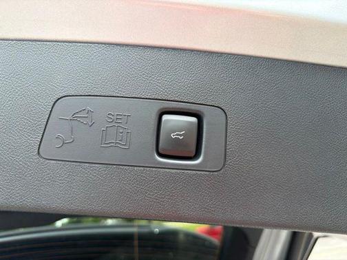 Silver Radiance Metallic Clearcoat 2023 Lincoln Corsair Reserve