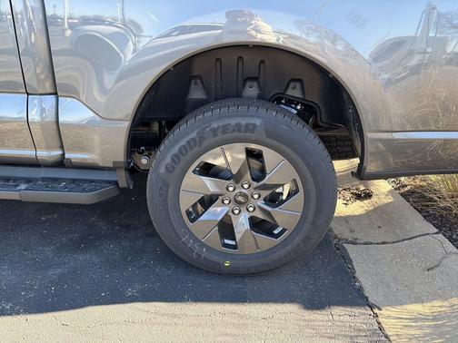 2025 Ford F-150 Lightning LARIAT