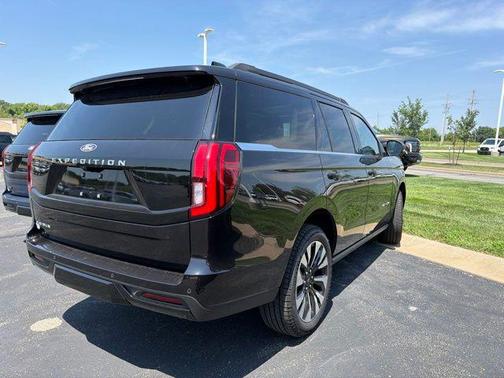 Agate Black Metallic 2027 Ford Expedition Platinum