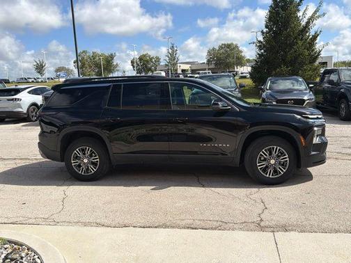 Black Metallic 2026 Chevrolet Traverse LT