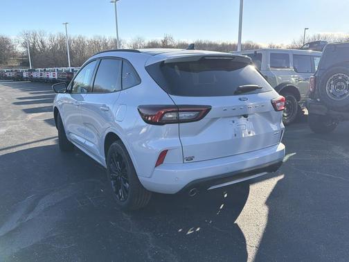 2026 Ford Escape ST-Line Elite