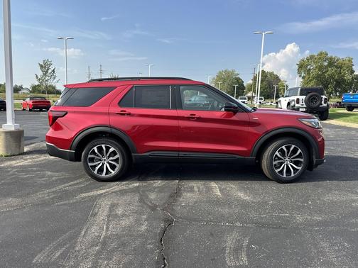 2025 Ford Explorer ST-Line