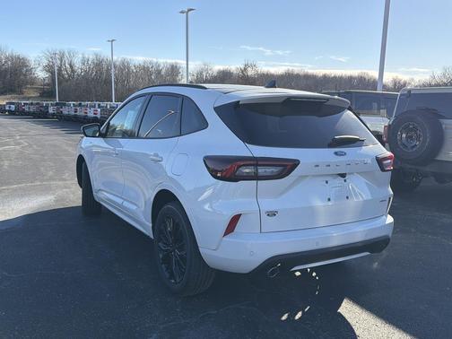 2026 Ford Escape ST-Line Elite