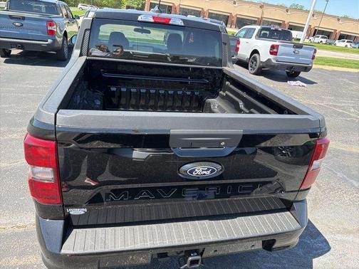 Shadow Black 2026 Ford Maverick Lobo Standard