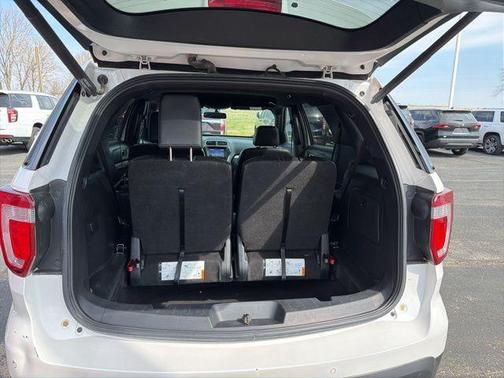 White Platinum Clearcoat Metallic 2017 Ford Explorer XLT