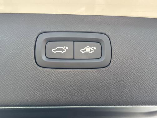 2022 Volvo XC90 Recharge Plug-In Hybrid T8 R-Design 7 Passenger